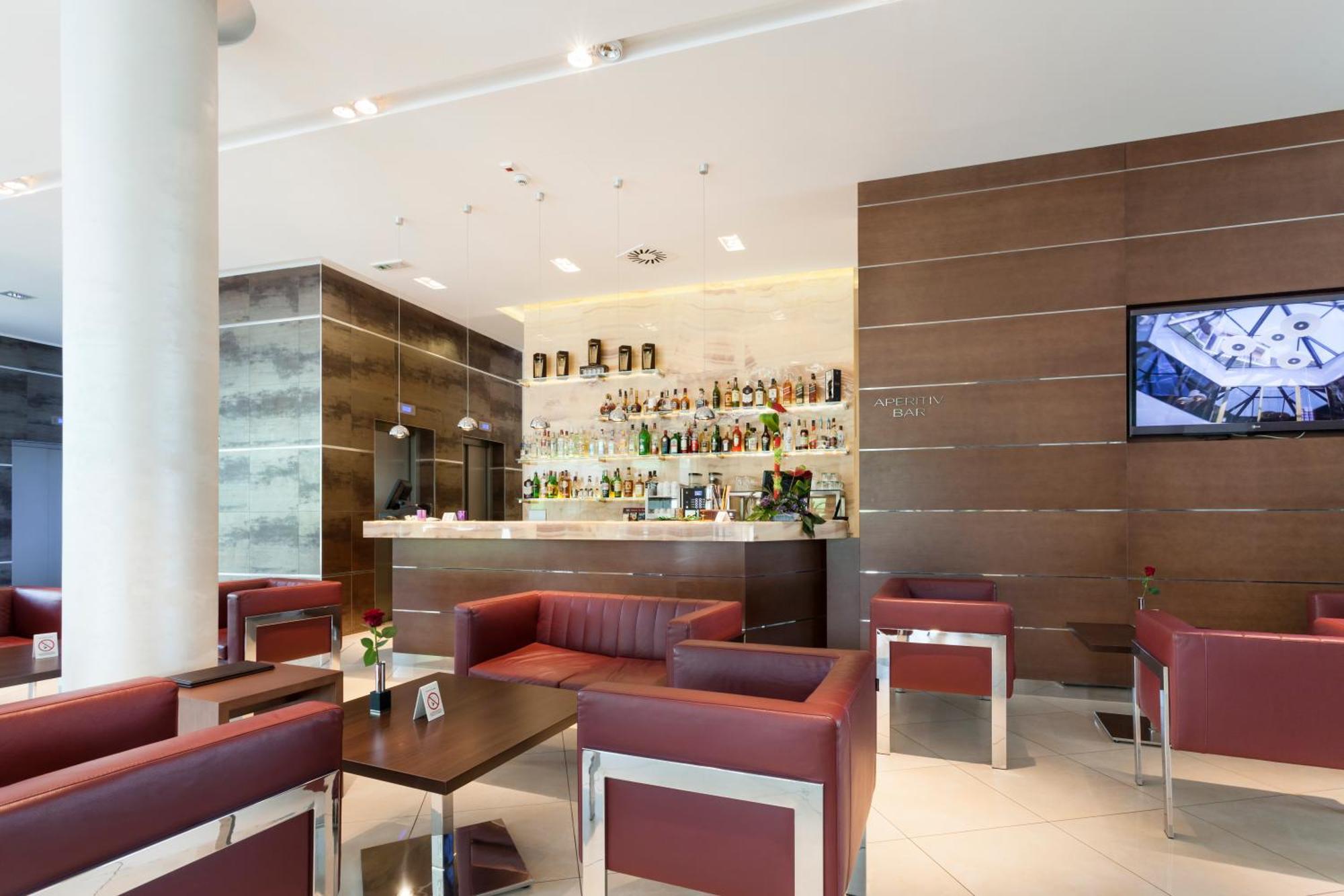 Hotel Premier Aqua - Adults Only Vrdnik Eksteriør billede The lounge at the airport
