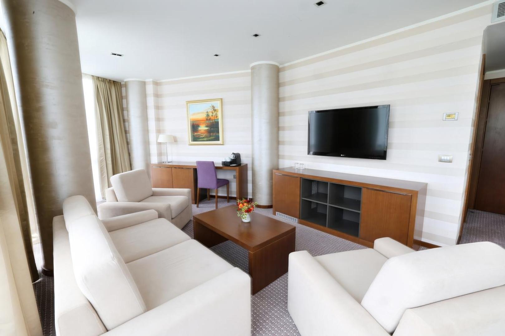 Hotel Premier Aqua - Adults Only Vrdnik Eksteriør billede A living room in a suite at the Radisson Blu Royal
