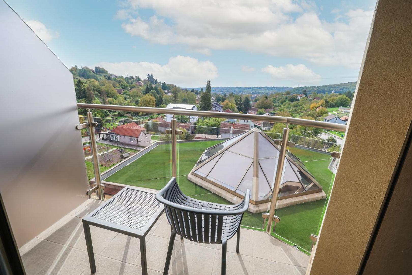 Hotel Premier Aqua - Adults Only Vrdnik Eksteriør billede The view from the balcony of a typical apartment