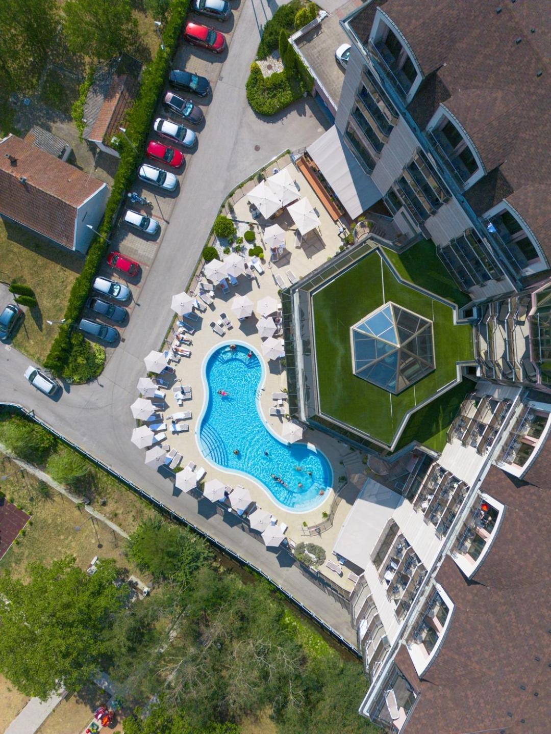 Hotel Premier Aqua - Adults Only Vrdnik Eksteriør billede Aerial view of the hotel