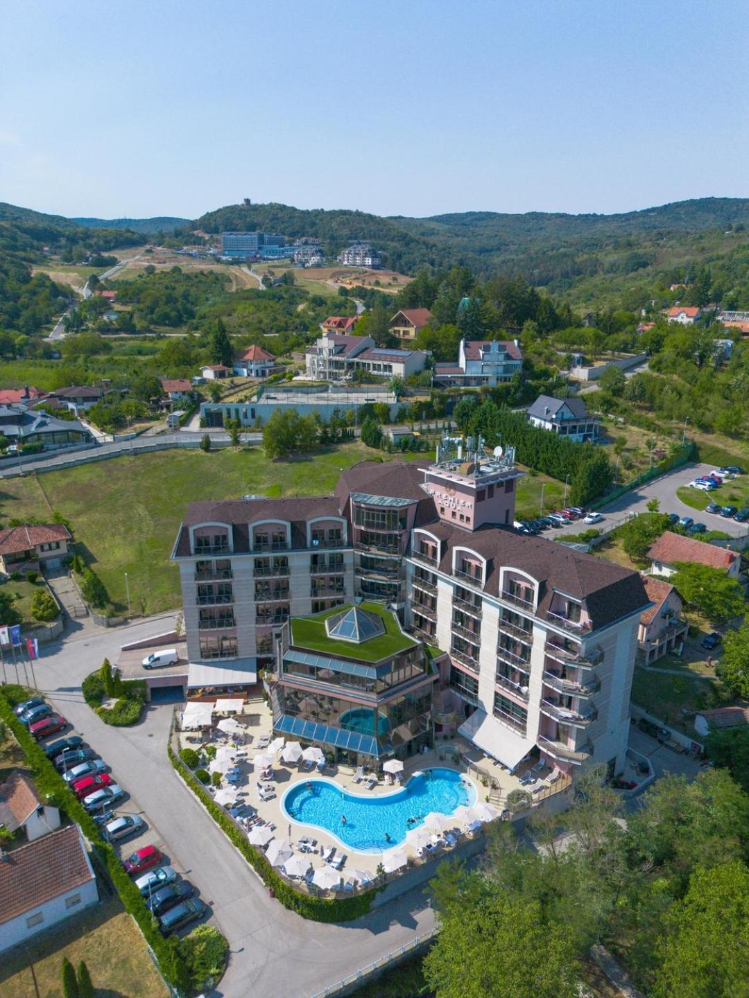 Hotel Premier Aqua - Adults Only Vrdnik Eksteriør billede Aerial view of the hotel