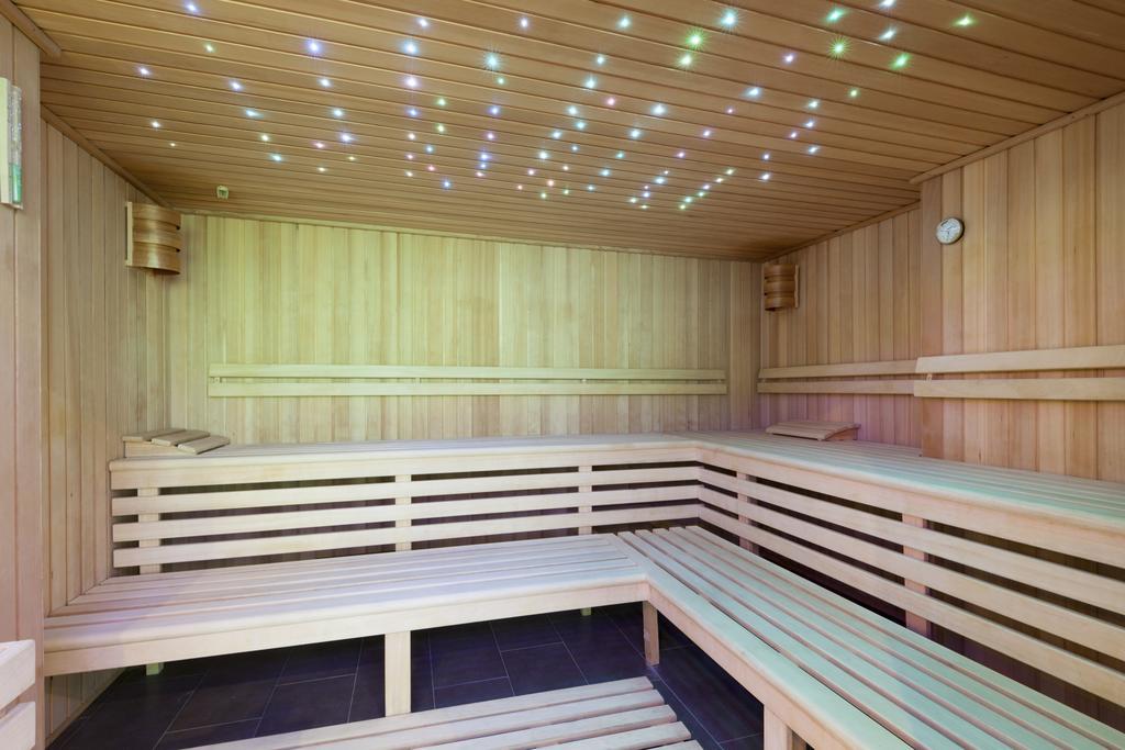 Hotel Premier Aqua - Adults Only Vrdnik Eksteriør billede A modern Finnish sauna