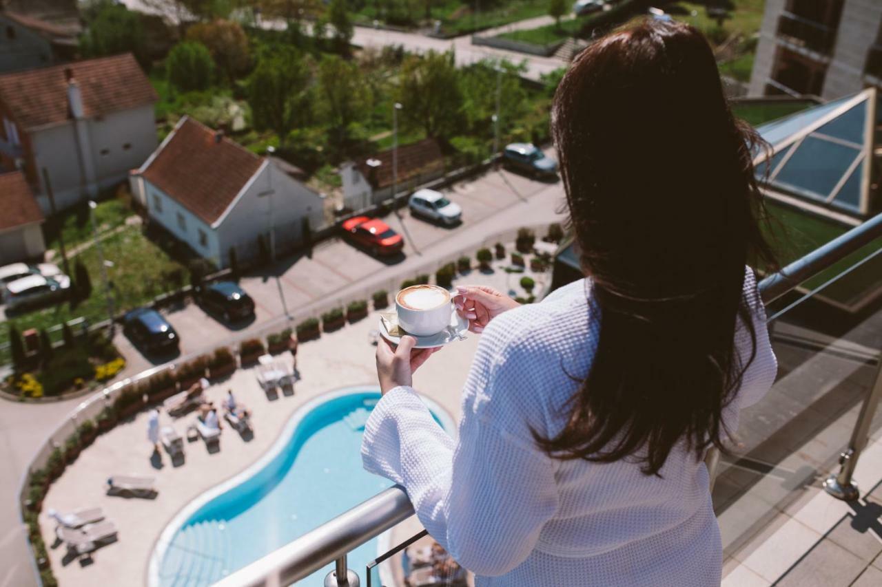 Hotel Premier Aqua - Adults Only Vrdnik Eksteriør billede A woman on a balcony
